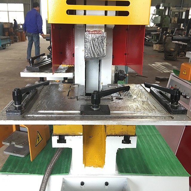 110 Ton Metal Sheet Press Corner Cutting Hydraulic Ironworker Machine 110 টন মেটাল শীট প্রেস কর্নার কাটা হাইড্রোলিক আয়রনওয়ার্কার মেশিন