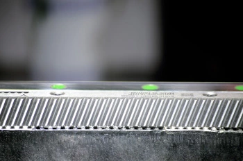 1500*3000mm 500w Racuys Or Ipg Fiber Laser Cutting Machine 1500*3000mm 500w Racuys বা Ipg ফাইবার লেজার কাটিং মেশিন