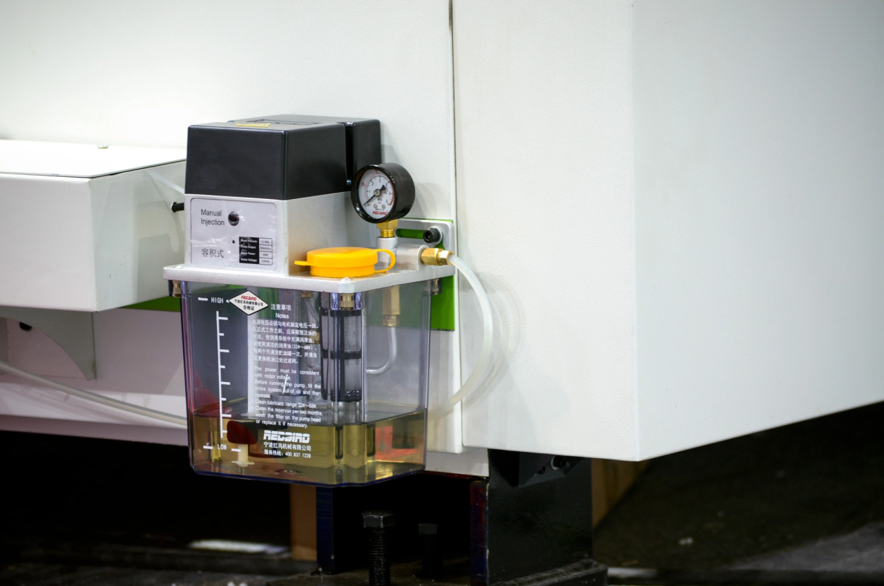 1500*3000mm 500w Racuys Or Ipg Fiber Laser Cutting Machine 1500*3000mm 500w Racuys বা Ipg ফাইবার লেজার কাটিং মেশিন