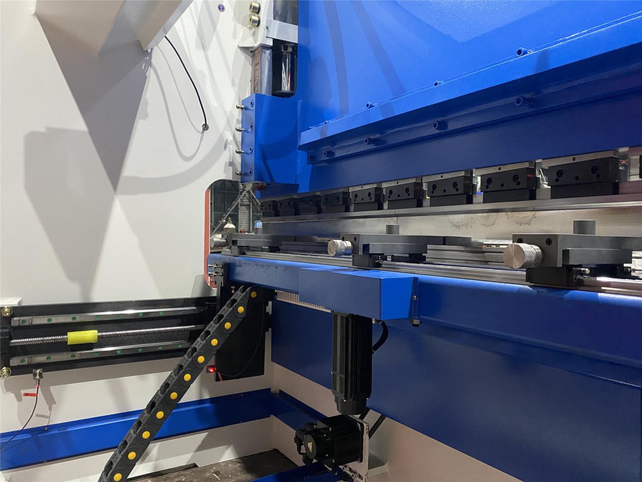 160t-4000 4-axis Cnc Hydraulic Bending Machine Press Brake 160t-4000 4-অক্ষ Cnc হাইড্রোলিক বেন্ডিং মেশিন প্রেস ব্রেক