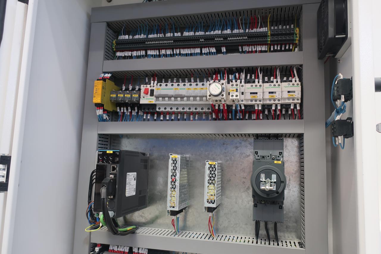 শীট মেটাল কাটার জন্য 16 মিমি হাইড্রোলিক গিলোটিন শিয়ারিং মেশিন 6 মিটার