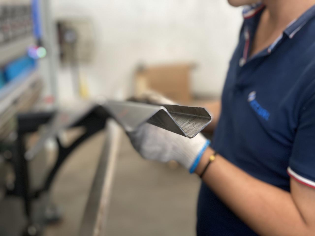 16mm Hydraulic Guillotine Shearing Machine For Sheet Metal Cutting 6 Meters শীট মেটাল কাটার জন্য 16 মিমি হাইড্রোলিক গিলোটিন শিয়ারিং মেশিন 6 মিটার