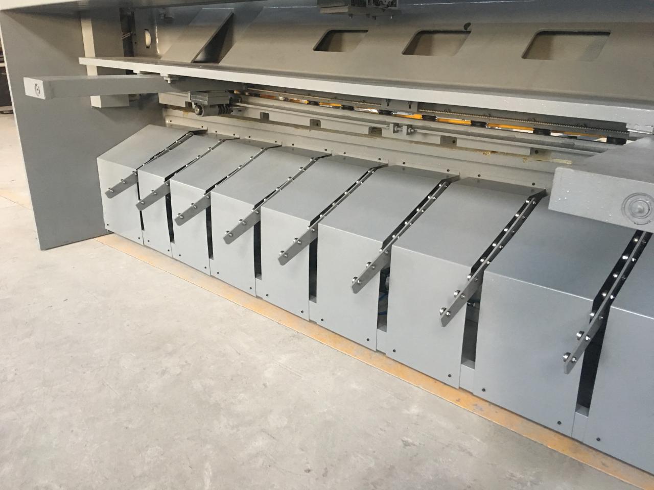 2.5 মি দৈর্ঘ্য হাইড্রোলিক Nc সুইং বিম শিয়ারিং মেশিন