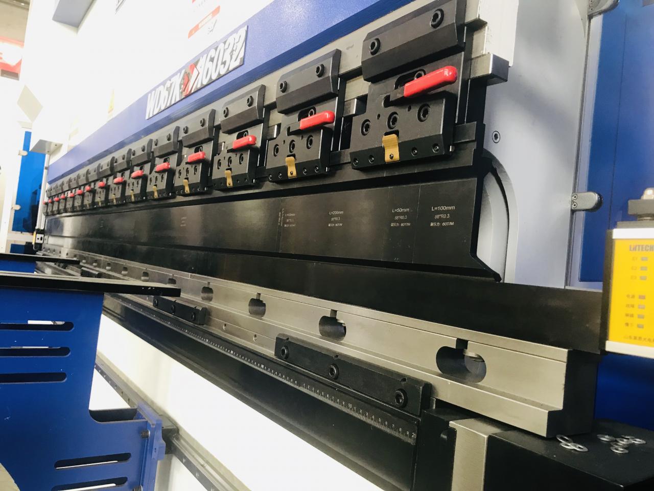 200t 300t স্ট্যান্ডার্ড ইন্ডাস্ট্রিয়াল প্রেস ব্রেক সিএনসি হাইড্রোলিক প্রেস ব্রেক মেশিন