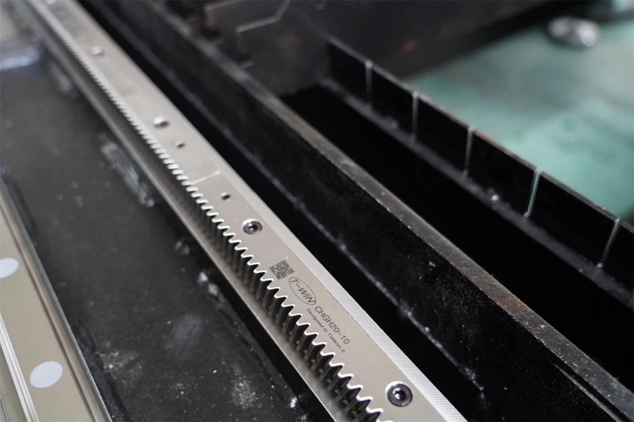 3015 4kw 1kw 2kw 3kw Stainless Steel Cnc Fiber Laser Cutting Machine 3015 4kw 1kw 2kw 3kw স্টেইনলেস স্টীল Cnc ফাইবার লেজার কাটিং মেশিন