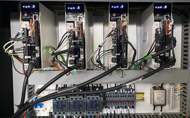 3015 Fiber Laser Cutting Machine For High-Speed Cutting Of 1-6mm Metal Materials 3015 ফাইবার লেজার কাটিং মেশিন 1-6 মিমি মেটাল ম্যাটেরিয়ালের হাই-স্পিড কাটিংয়ের জন্য