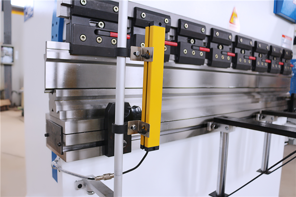 3+1 Axis Cnc Hydraulic Press Brake With Esa System Esa সিস্টেম সহ 3+1 Axis Cnc হাইড্রোলিক প্রেস ব্রেক