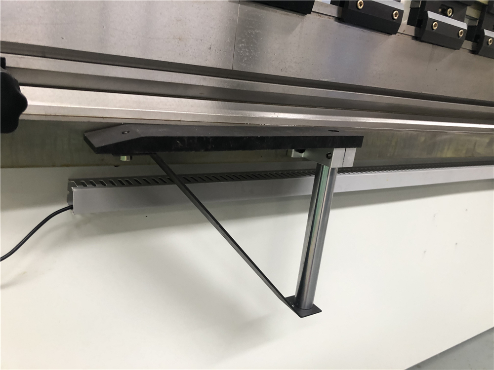 3+1 Axis Cnc Hydraulic Press Brake With Esa System Esa সিস্টেম সহ 3+1 Axis Cnc হাইড্রোলিক প্রেস ব্রেক