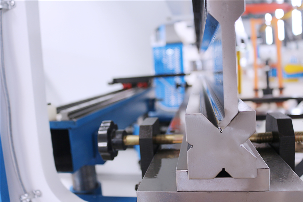 3+1 Axis Cnc Hydraulic Press Brake With Esa System Esa সিস্টেম সহ 3+1 Axis Cnc হাইড্রোলিক প্রেস ব্রেক