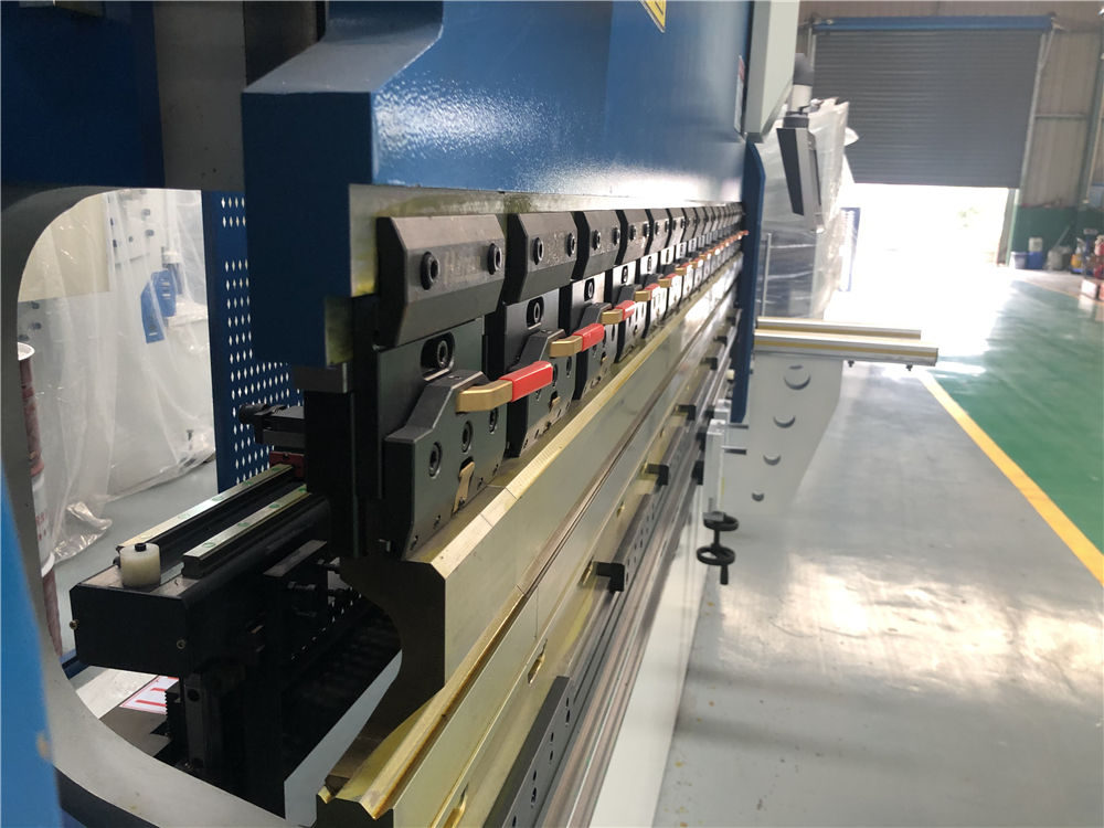 3+1 Axis Cnc Hydraulic Press Brake With Esa System Esa সিস্টেম সহ 3+1 Axis Cnc হাইড্রোলিক প্রেস ব্রেক