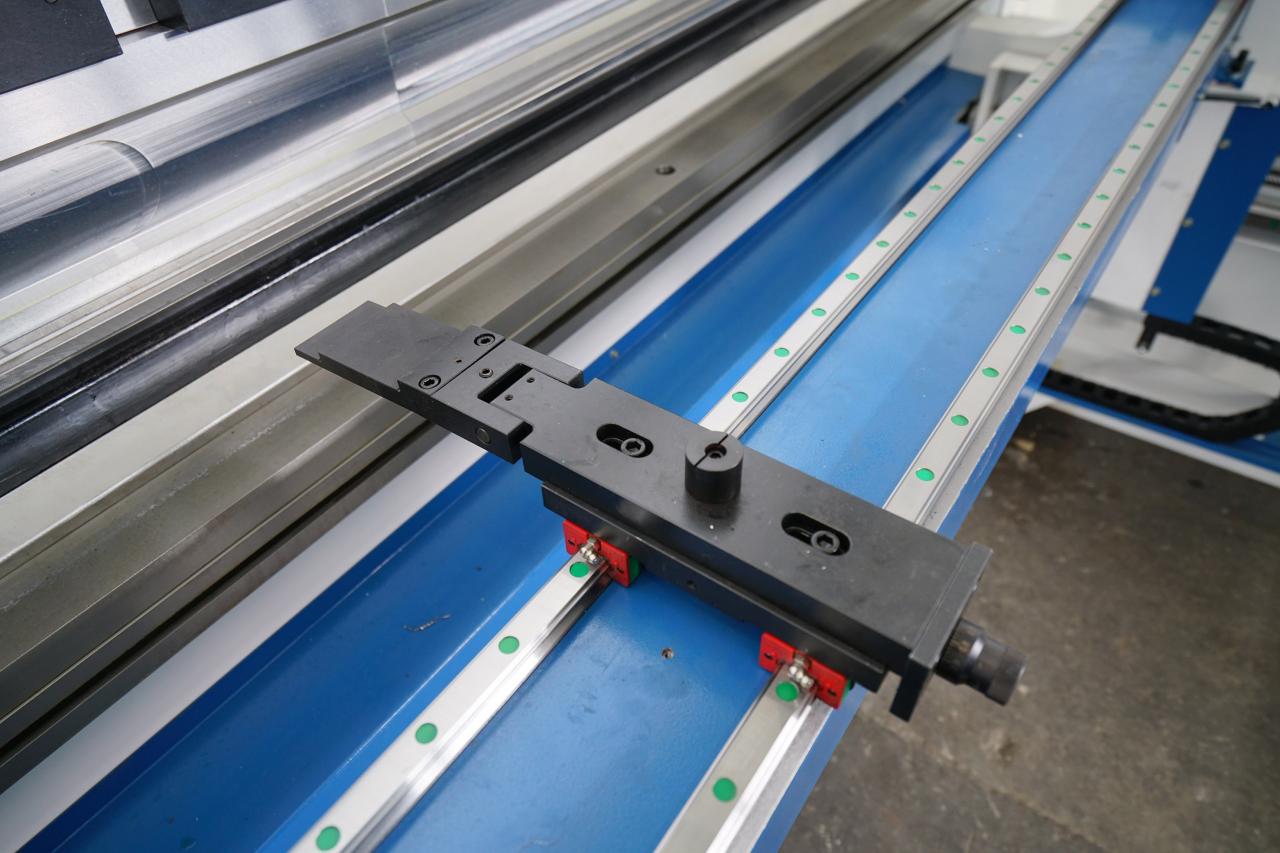 4 Axis Cnc Tandem Press Brake With Delem Da58t 2d Graphical Controller 4 Axis Cnc Tandem প্রেস ব্রেক সঙ্গে Delem Da58t 2d গ্রাফিকাল কন্ট্রোলার