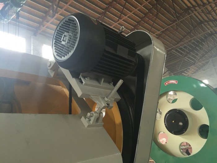 400 Ton Small Pneumatic Power Punch Press Mechanical Eccentric Punching Machine 400 টন ছোট বায়ুসংক্রান্ত শক্তি পাঞ্চ প্রেস যান্ত্রিক এককেন্দ্রিক পাঞ্চিং মেশিন