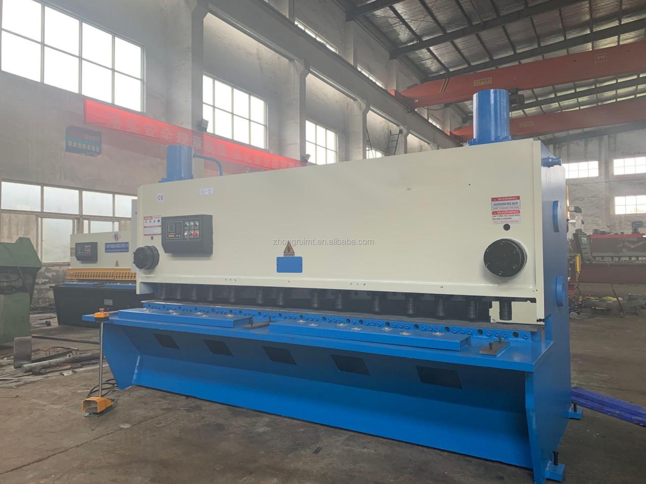 4mmx2500 Hydraulic Shearing Steel Plate Cutting Machinery Steel Plate Shear 4mmx2500 হাইড্রোলিক শিয়ারিং স্টিল প্লেট কাটিং মেশিনারি স্টিল প্লেট শিয়ার