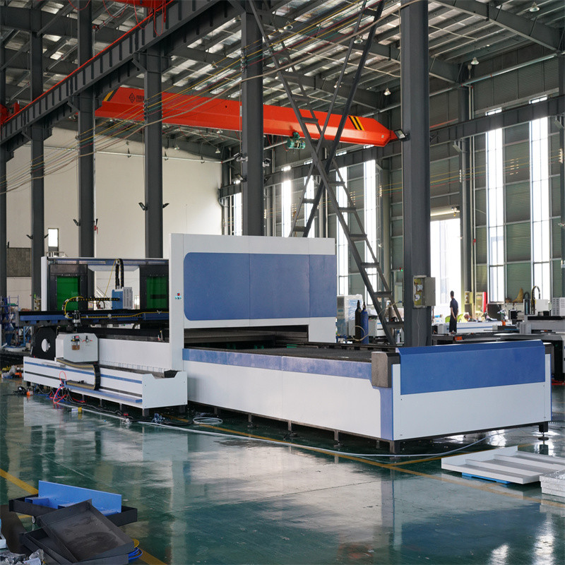 500W 1500W 4Kw ফাইবার লেজার কাটিং মেশিন শীট মেটাল লেজার কাটার 2000Watt 3kw