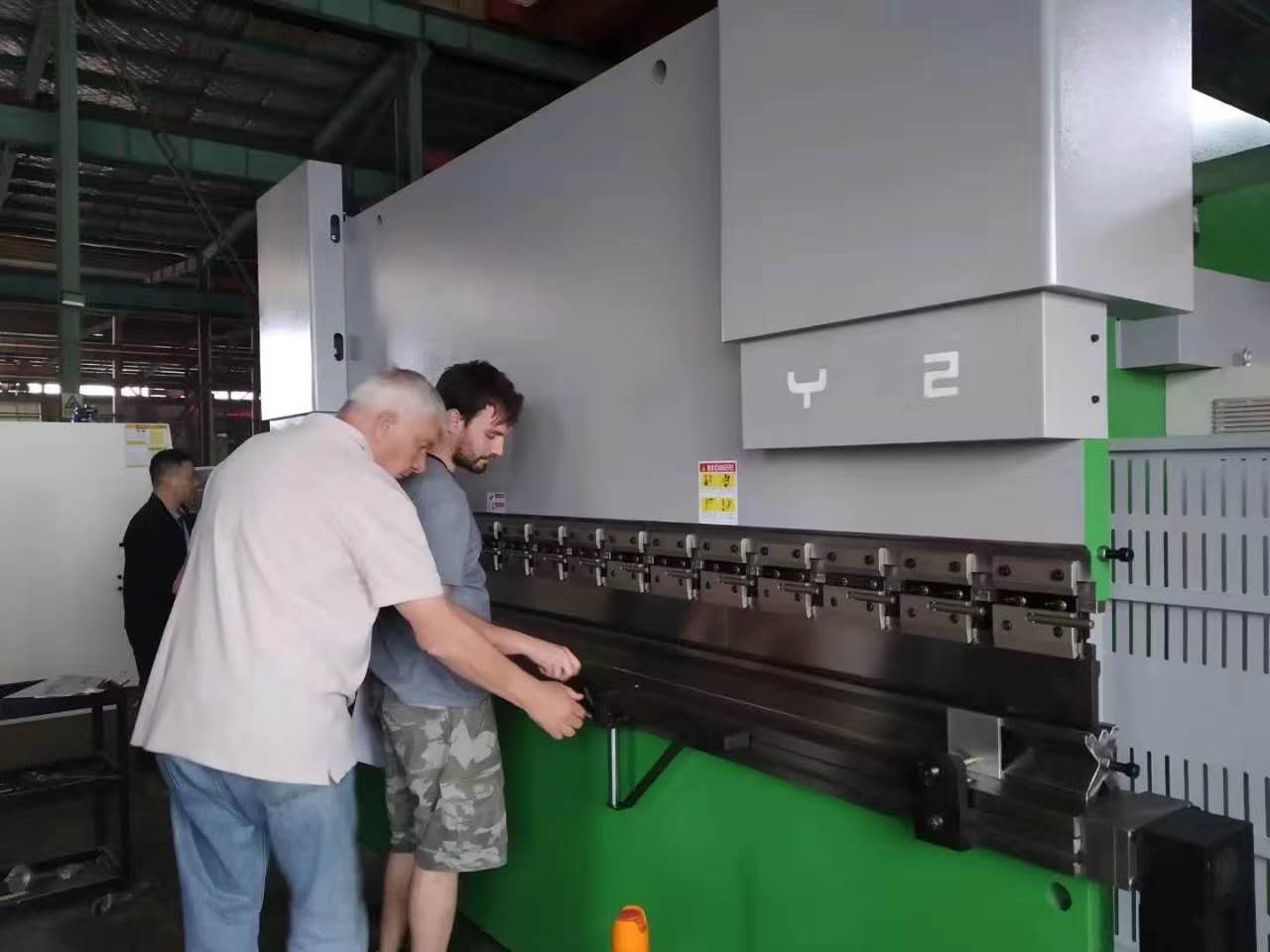 63 Ton Metal Steel Sheet Plate Bending Machine Cnc Hydraulic Press Brake For Metal Working 63 টন মেটাল স্টিল শীট প্লেট বেন্ডিং মেশিন সিএনসি হাইড্রোলিক প্রেস ব্রেক মেটাল কাজের জন্য