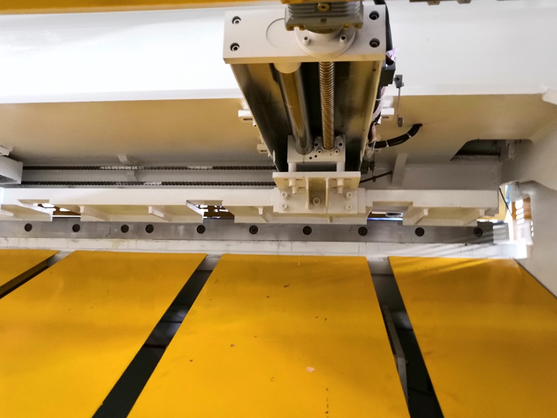 6mm Q11 Electric Sheet Plate Shearing Machine 8 Feet Sheet Metal Shearing Machine 6mm Q11 বৈদ্যুতিক শীট প্লেট শিয়ারিং মেশিন 8 ফুট শীট মেটাল শিয়ারিং মেশিন