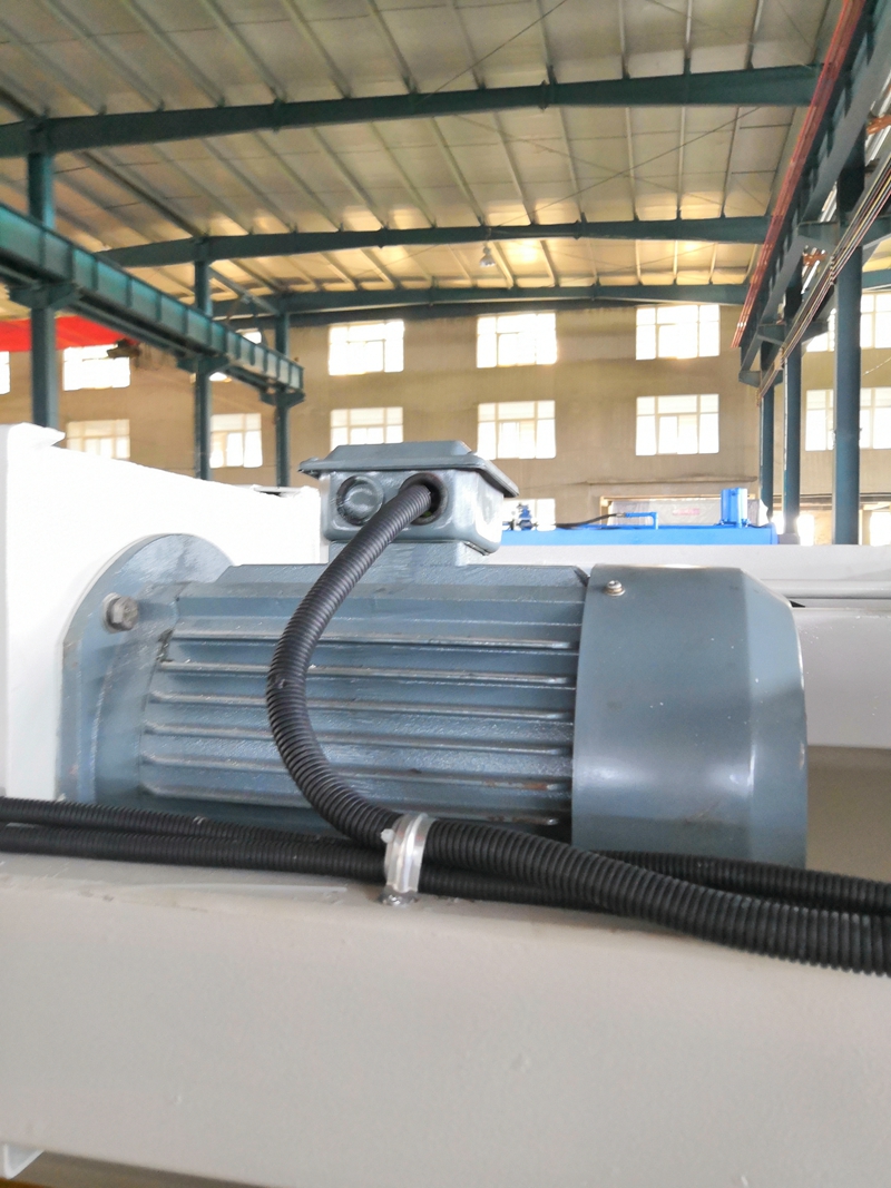 6mm Q11 Electric Sheet Plate Shearing Machine 8 Feet Sheet Metal Shearing Machine 6mm Q11 বৈদ্যুতিক শীট প্লেট শিয়ারিং মেশিন 8 ফুট শীট মেটাল শিয়ারিং মেশিন