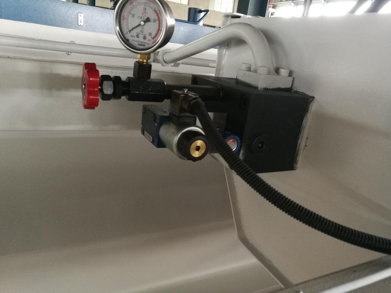 6mm Q11 Electric Sheet Plate Shearing Machine 8 Feet Sheet Metal Shearing Machine 6mm Q11 বৈদ্যুতিক শীট প্লেট শিয়ারিং মেশিন 8 ফুট শীট মেটাল শিয়ারিং মেশিন