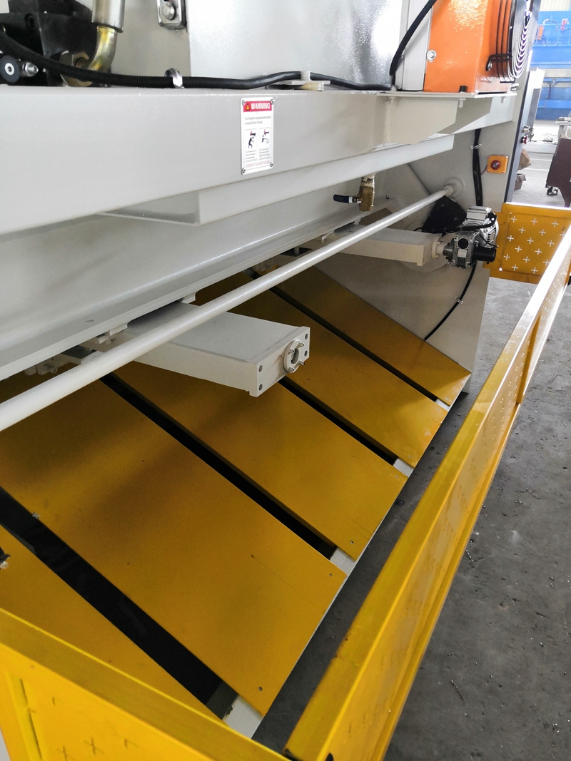 6mm Q11 Electric Sheet Plate Shearing Machine 8 Feet Sheet Metal Shearing Machine 6mm Q11 বৈদ্যুতিক শীট প্লেট শিয়ারিং মেশিন 8 ফুট শীট মেটাল শিয়ারিং মেশিন