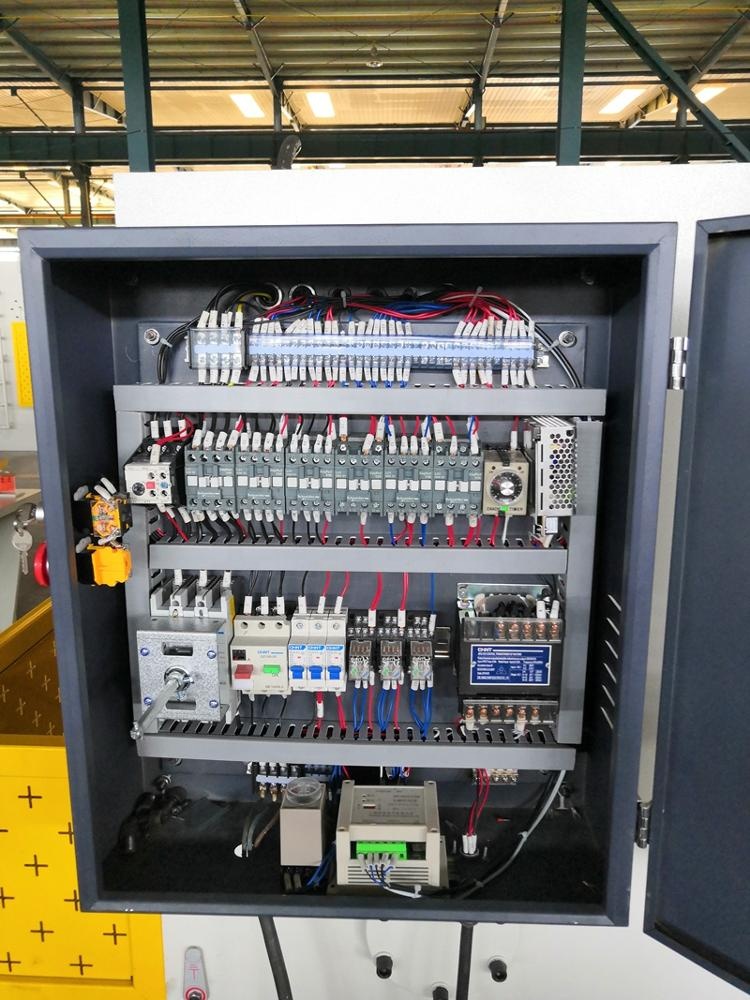 6mm Q11 Electric Sheet Plate Shearing Machine 8 Feet Sheet Metal Shearing Machine 6mm Q11 বৈদ্যুতিক শীট প্লেট শিয়ারিং মেশিন 8 ফুট শীট মেটাল শিয়ারিং মেশিন