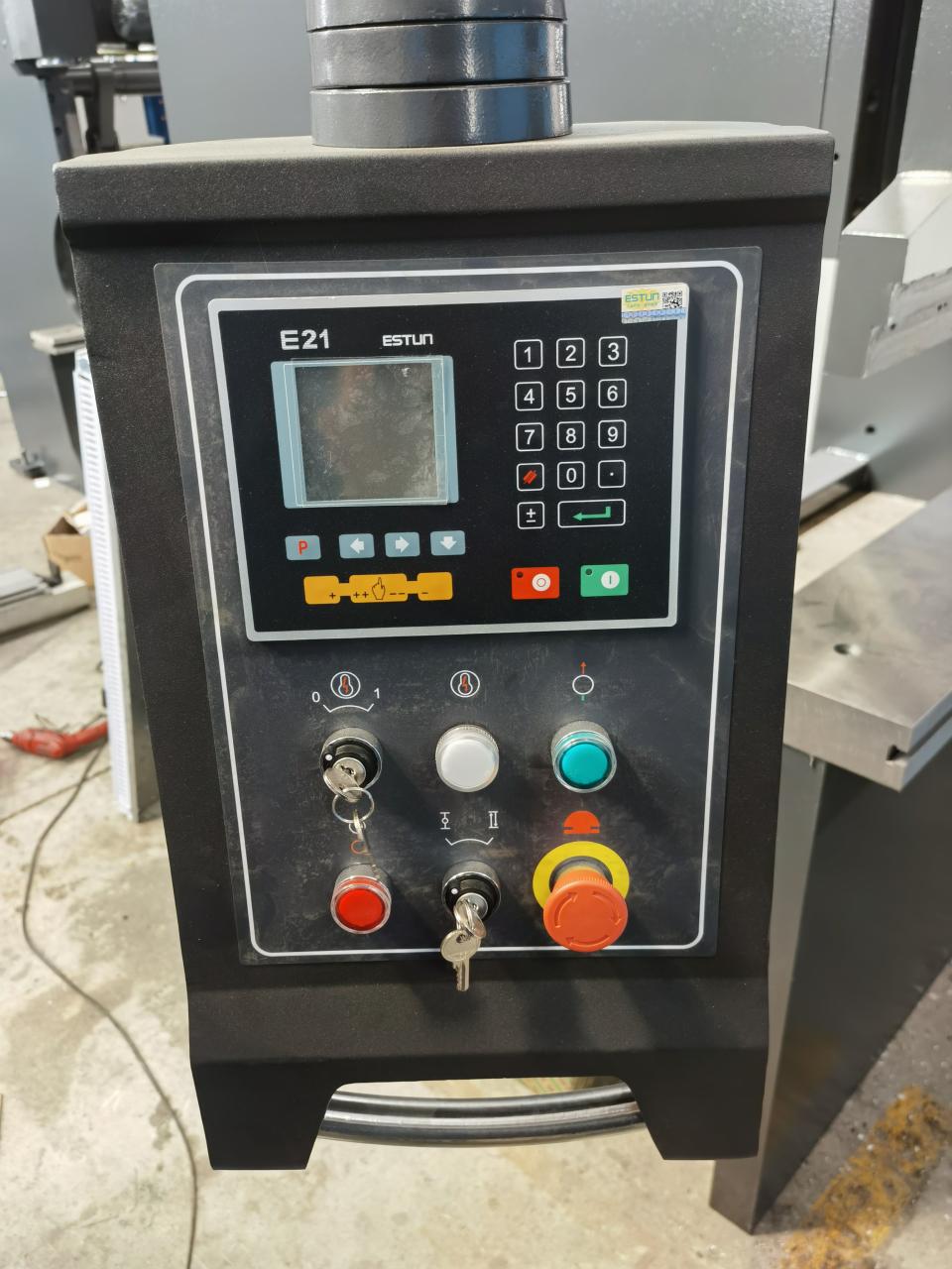 6x3200mm স্টেইনলেস স্টীল প্লেট কাটিং মেশিন, স্বয়ংক্রিয় লোহা শীট শিয়ারিং মেশিন