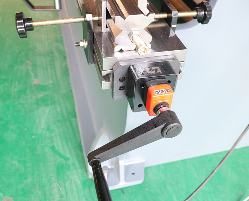 মেটাল প্রেস ব্রেক Wc-63t3200 মেটাল শিট বেন্ডিং মেশিন Cnc হাইড্রোলিক প্রেস ব্রেক