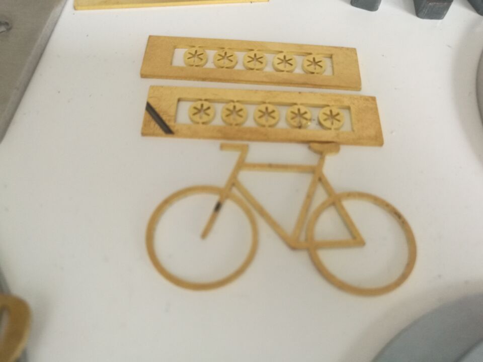 Cnc Fiber Laser Metal Cutting Machine 2000w Fiber Laser Cutting Machine Cnc ফাইবার লেজার মেটাল কাটিং মেশিন 2000w ফাইবার লেজার কাটিং মেশিন