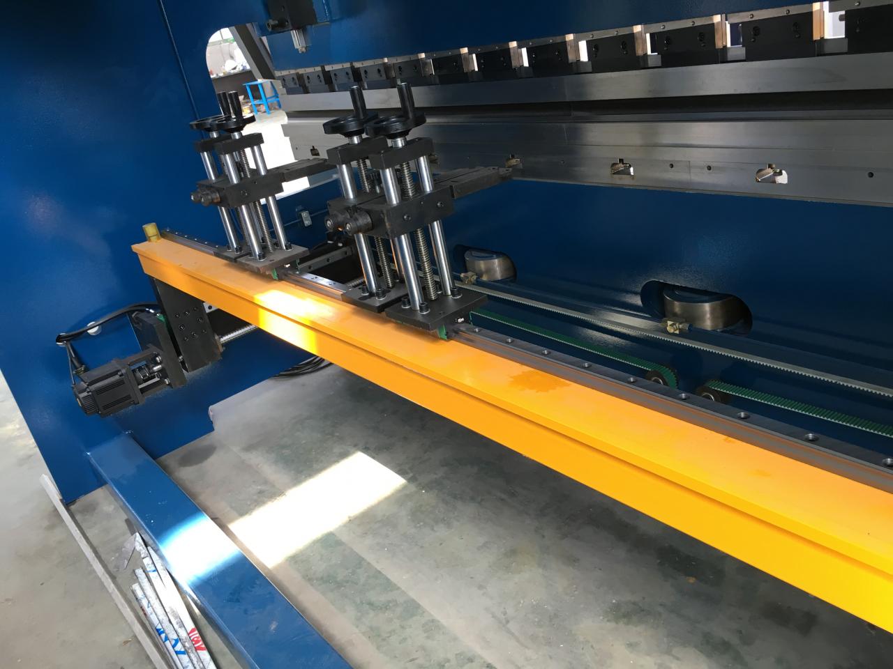 Cnc Servo Press Brake 250t/3.2m 3+1 Axis 3 Meter Sheet Metal Press Brake Cnc সার্ভো প্রেস ব্রেক 250t/3.2m 3+1 অক্ষ 3 মিটার শীট মেটাল প্রেস ব্রেক