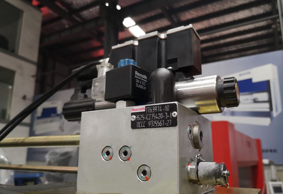 Delem Da66t 125 3+1 4+1 6+1 8+1 Cnc Hydraulic Press Brake For Metal Plate Bending Delem Da66t 125 3+1 4+1 6+1 8+1 Cnc হাইড্রোলিক প্রেস ব্রেক মেটাল প্লেট বাঁকানোর জন্য