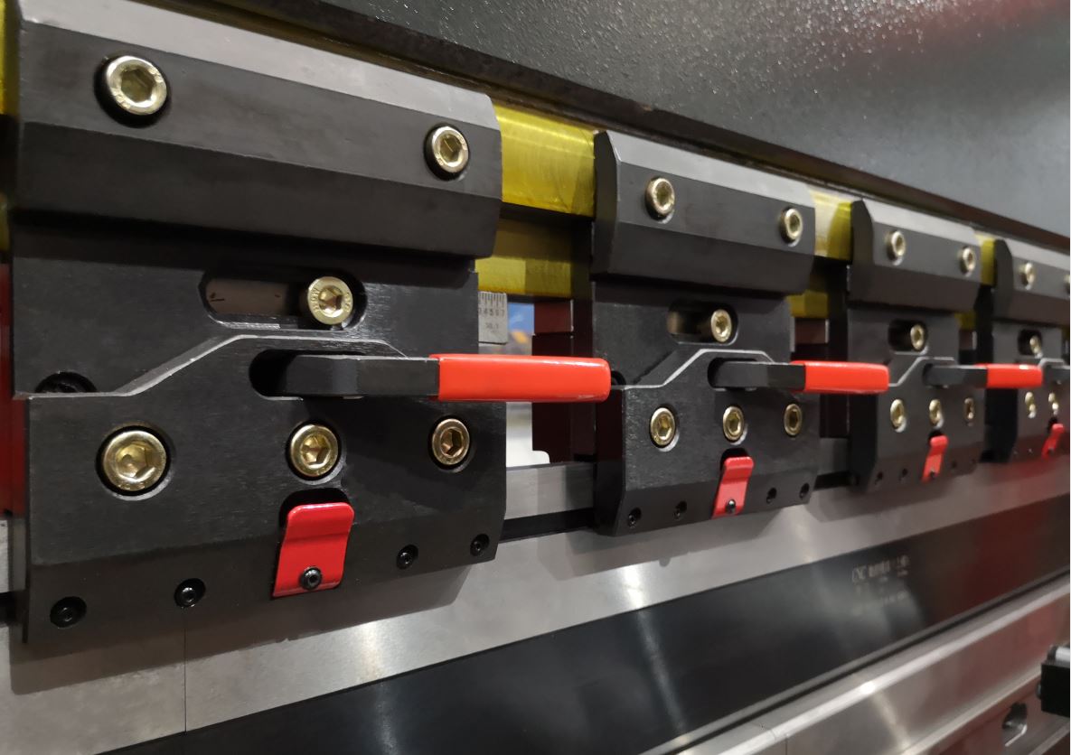 Delem Da66t 125 3+1 4+1 6+1 8+1 Cnc Hydraulic Press Brake For Metal Plate Bending Delem Da66t 125 3+1 4+1 6+1 8+1 Cnc হাইড্রোলিক প্রেস ব্রেক মেটাল প্লেট বাঁকানোর জন্য