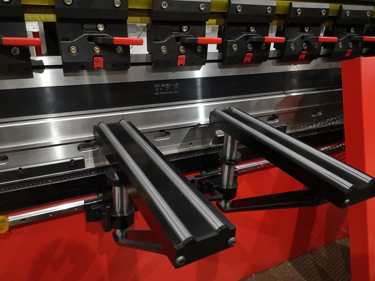 Delem Da66t 125 3+1 4+1 6+1 8+1 Cnc Hydraulic Press Brake For Metal Plate Bending Delem Da66t 125 3+1 4+1 6+1 8+1 Cnc হাইড্রোলিক প্রেস ব্রেক মেটাল প্লেট বাঁকানোর জন্য