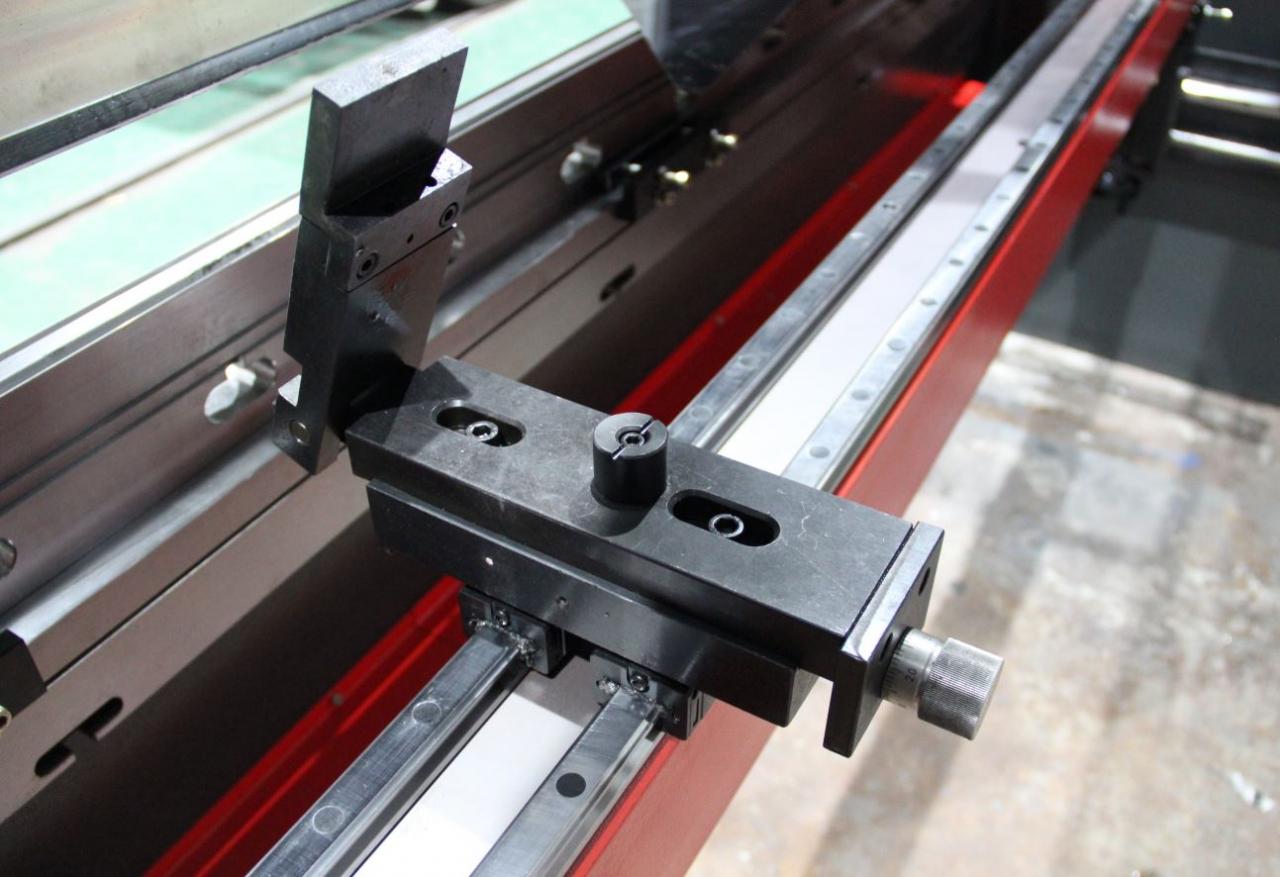 Delem Da66t 125 3+1 4+1 6+1 8+1 Cnc Hydraulic Press Brake For Metal Plate Bending Delem Da66t 125 3+1 4+1 6+1 8+1 Cnc হাইড্রোলিক প্রেস ব্রেক মেটাল প্লেট বাঁকানোর জন্য