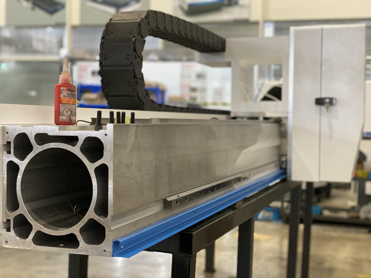 ফাইবার লেজার কাটিং মেশিন মাস্টারলাইন 8kw, 4000x2000mm, Ipg লেজার উত্স সহ