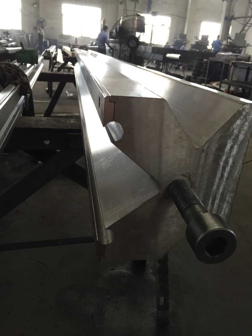 Full Automatic High Power Sheet Bending Machine And Cnc Press Brake Machine সম্পূর্ণ স্বয়ংক্রিয় উচ্চ ক্ষমতার শীট নমন মেশিন এবং Cnc প্রেস ব্রেক মেশিন