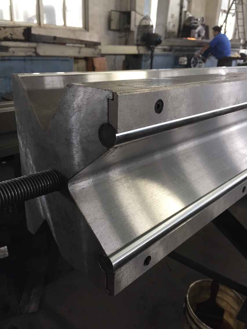 Full Automatic High Power Sheet Bending Machine And Cnc Press Brake Machine সম্পূর্ণ স্বয়ংক্রিয় উচ্চ ক্ষমতার শীট নমন মেশিন এবং Cnc প্রেস ব্রেক মেশিন