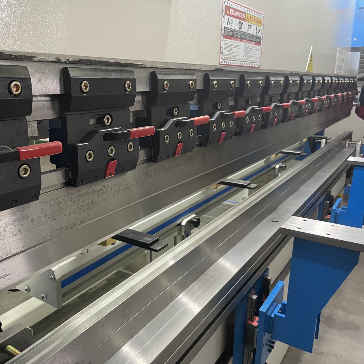 High Quality 3m Press Brake Machine Hydraulic 100 Ton For Sheet Metal Bending শীট মেটাল নমনের জন্য উচ্চ মানের 3m প্রেস ব্রেক মেশিন হাইড্রোলিক 100 টন