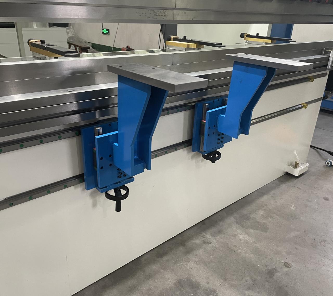 High Quality 3m Press Brake Machine Hydraulic 100 Ton For Sheet Metal Bending শীট মেটাল নমনের জন্য উচ্চ মানের 3m প্রেস ব্রেক মেশিন হাইড্রোলিক 100 টন