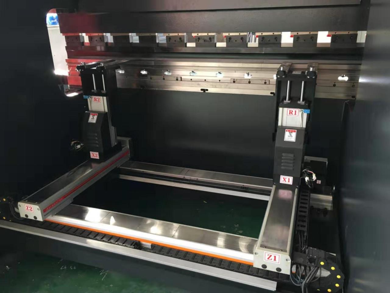 Hydraulic Stainless Steel Wc67y/k-300/6000 Mould Crowning Press Brake হাইড্রোলিক স্টেইনলেস স্টিল Wc67y/k-300/6000 মোল্ড ক্রাউনিং প্রেস ব্রেক