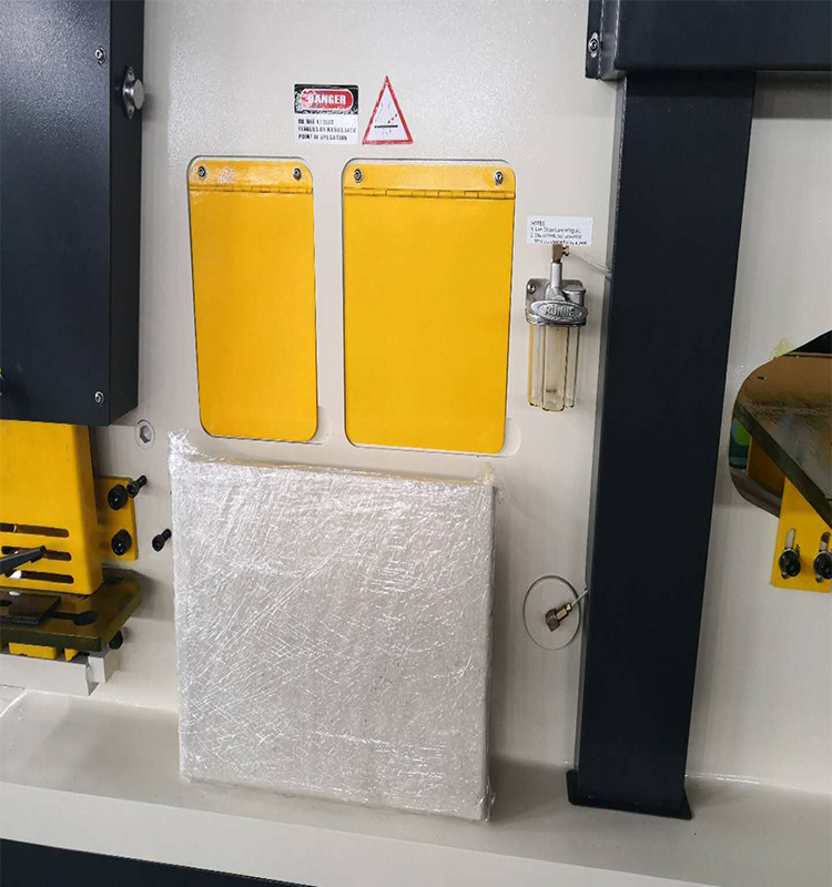 Metal Cutting Hydraulic Steelworkers Machine For Punching Cropping Notching Cutting পাঞ্চিং ক্রপিং নচিং কাটিংয়ের জন্য মেটাল কাটিং হাইড্রোলিক স্টিলওয়ার্কার্স মেশিন