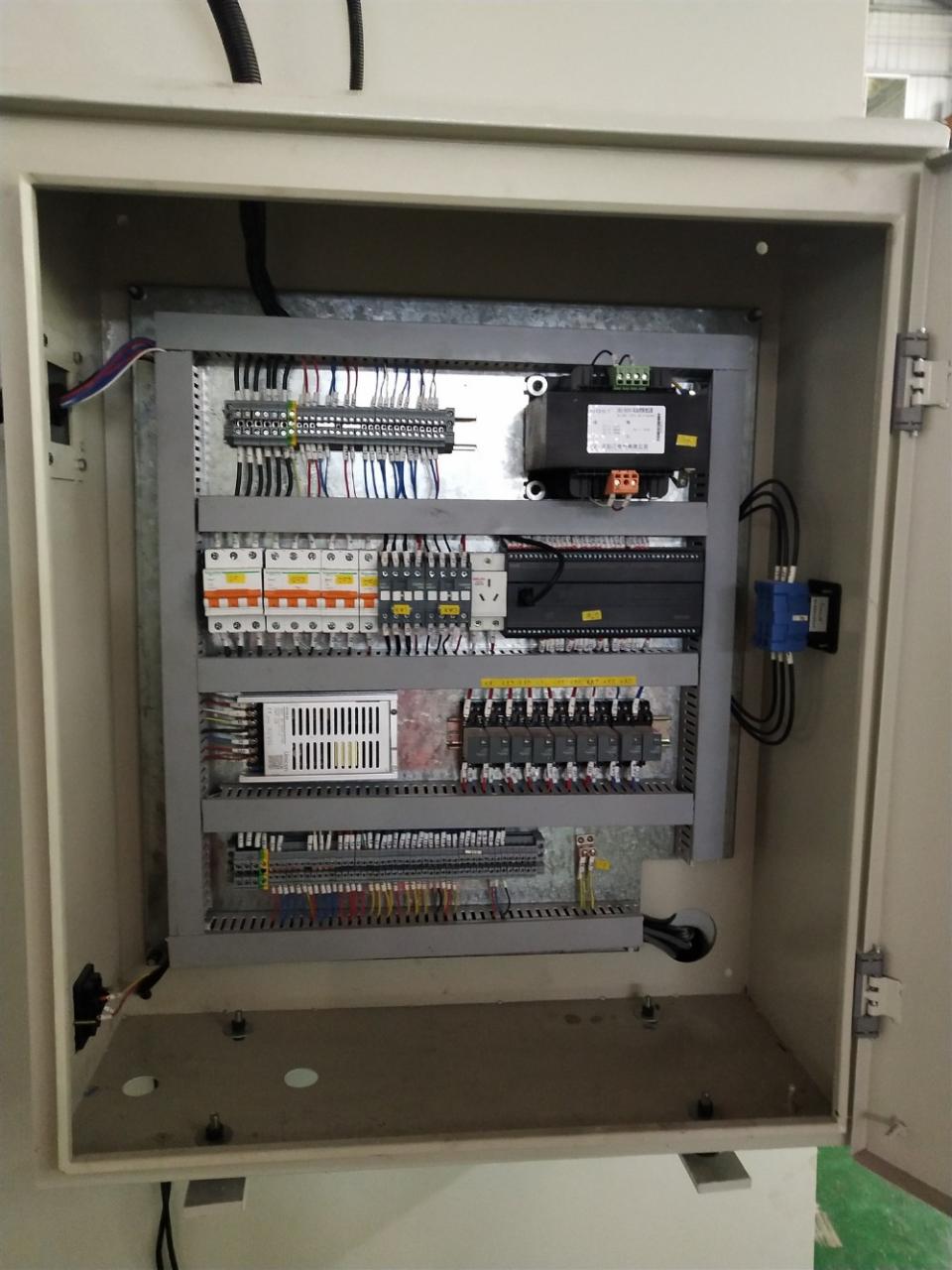 বায়ুসংক্রান্ত ঘর্ষণ ক্লাচ উচ্চ কর্মক্ষমতা পাঞ্চ প্রেস মেশিন