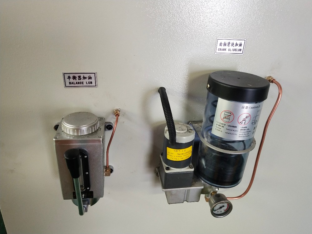 Pneumatic Friction Clutch High Performance Punch Press Machine বায়ুসংক্রান্ত ঘর্ষণ ক্লাচ উচ্চ কর্মক্ষমতা পাঞ্চ প্রেস মেশিন