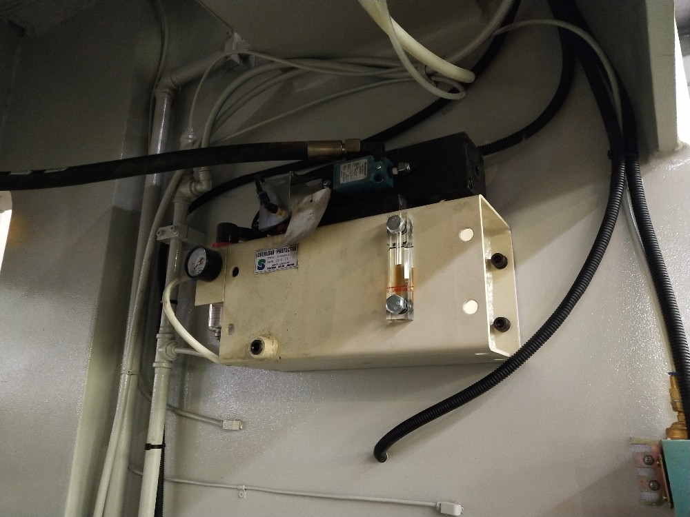 Pneumatic Friction Clutch High Performance Punch Press Machine বায়ুসংক্রান্ত ঘর্ষণ ক্লাচ উচ্চ কর্মক্ষমতা পাঞ্চ প্রেস মেশিন