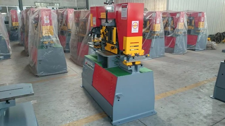 Q35y Series Multifunctional Hydraulic Iron Worker Combined Shearing And Punching Machine Q35y সিরিজ মাল্টিফাংশনাল হাইড্রোলিক আয়রন ওয়ার্কার কম্বাইন্ড শিয়ারিং এবং পাঞ্চিং মেশিন