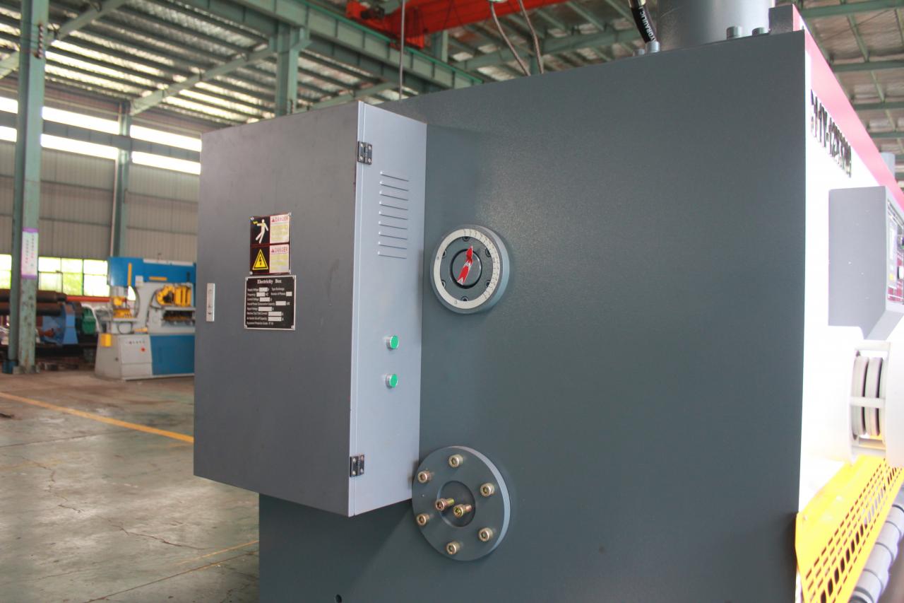 Qc11y Metal Plate Hydraulic Guillotine Shearing Machine For Sale বিক্রয়ের জন্য Qc11y মেটাল প্লেট হাইড্রোলিক গিলোটিন শিয়ারিং মেশিন