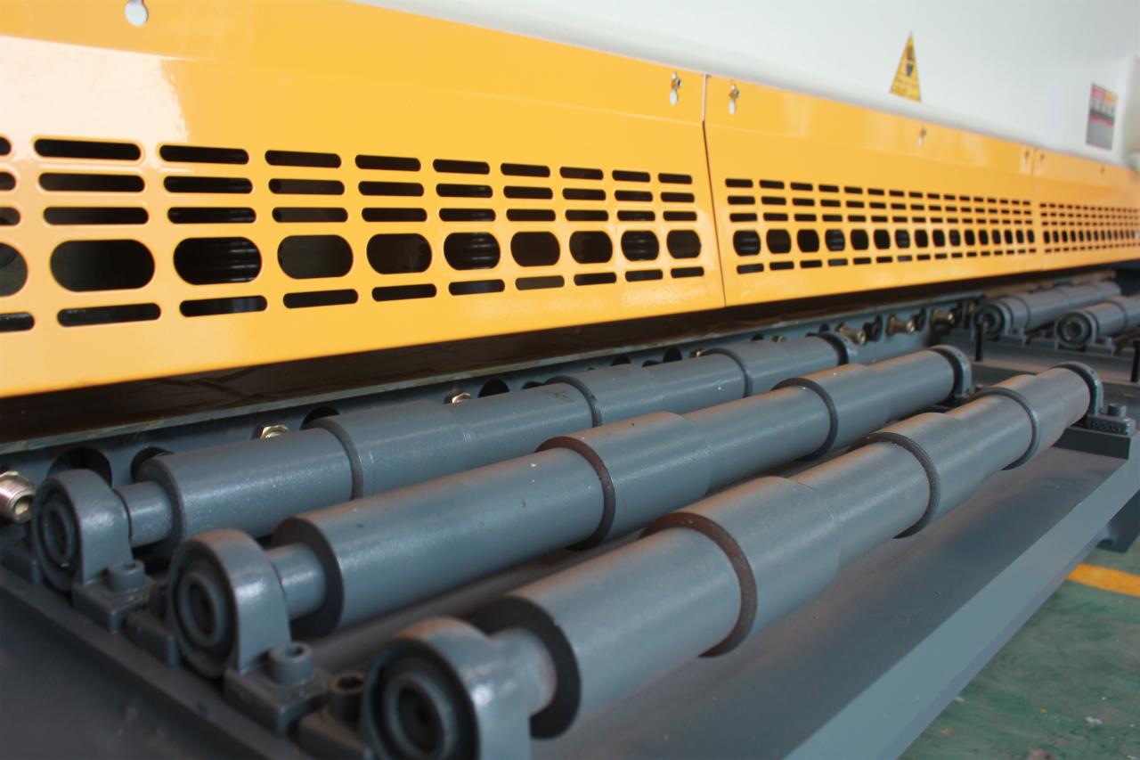 Qc11y Metal Plate Hydraulic Guillotine Shearing Machine For Sale বিক্রয়ের জন্য Qc11y মেটাল প্লেট হাইড্রোলিক গিলোটিন শিয়ারিং মেশিন