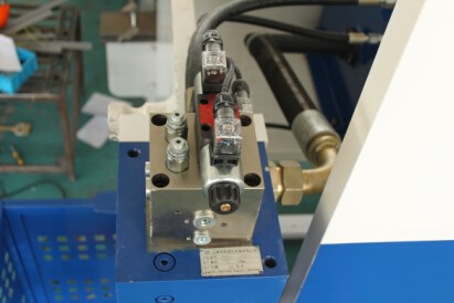 Wc67yk 80 100 160 200 Ton 3200mm E21 Nc Sheet Metal Oil Hydraulic Press Brake Price Wc67yk 80 100 160 200 টন 3200mm E21 Nc শিট মেটাল অয়েল হাইড্রোলিক প্রেস ব্রেক মূল্য